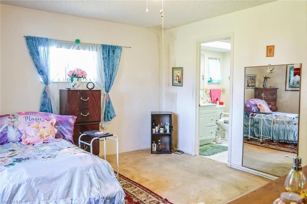 Image 9 of property listing at 1433 SE 14th TER, Cape Coral, FL 33990
