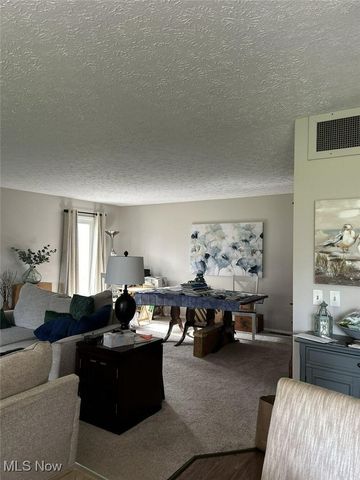 19617 Cross Trail N, Strongsville, OH 44136