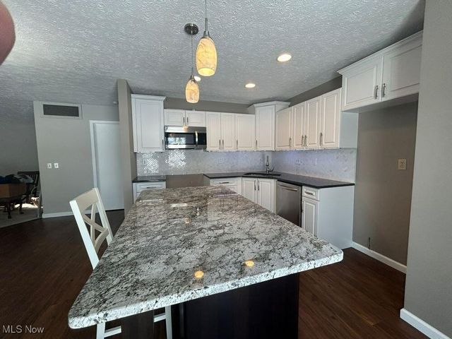 19617 Cross Trail N, Strongsville, OH 44136