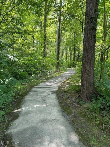 19617 Cross Trail N, Strongsville, OH 44136