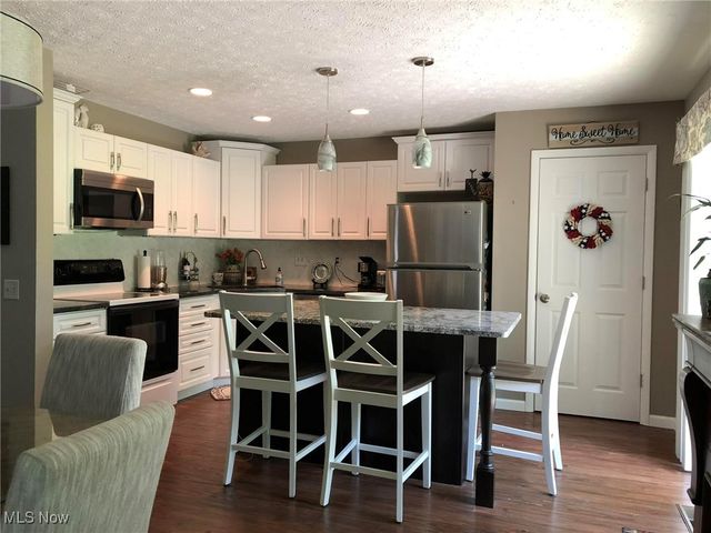 19617 Cross Trail N, Strongsville, OH 44136