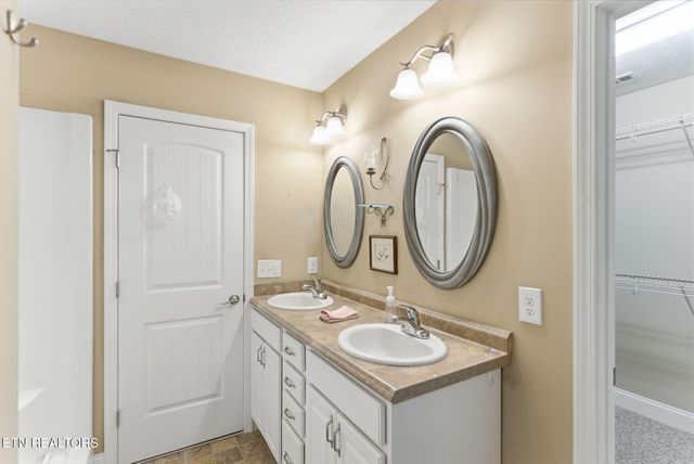 128 Ann Cove Lane, Powell, TN 37849