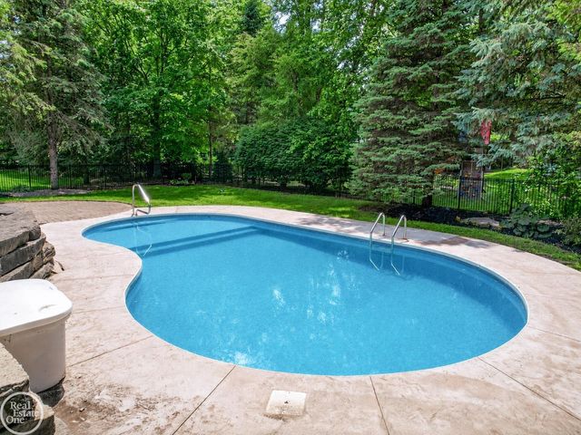 53987 Trent River Drive, Shelby Twp, MI 48315