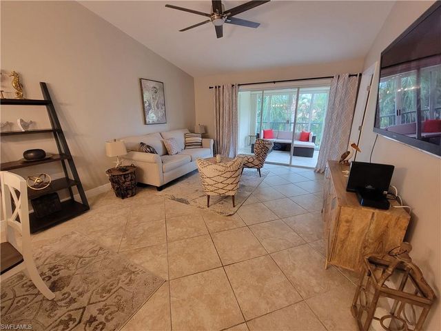 7761 Jewel LN 204, Naples, FL 34109