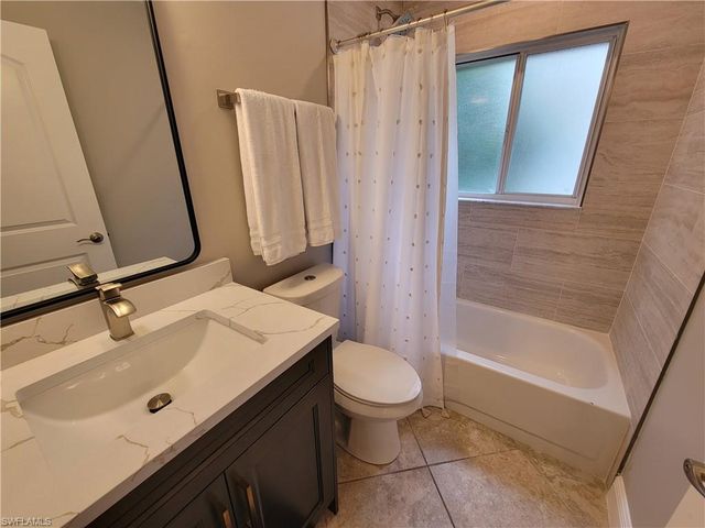 7761 Jewel LN 204, Naples, FL 34109