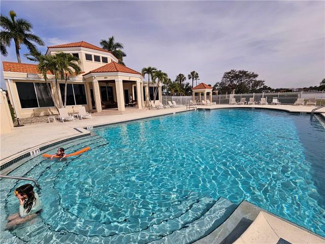 7761 Jewel LN 204, Naples, FL 34109