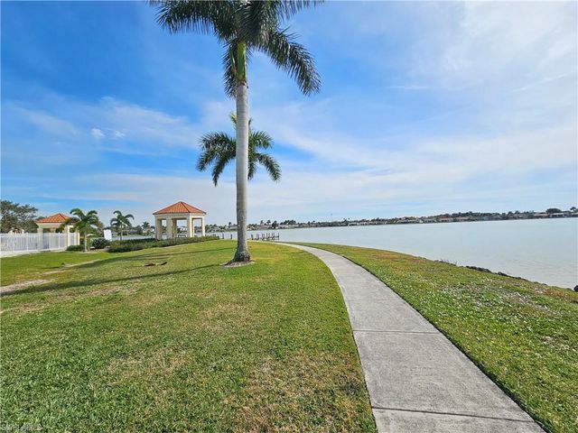 7761 Jewel LN 204, Naples, FL 34109