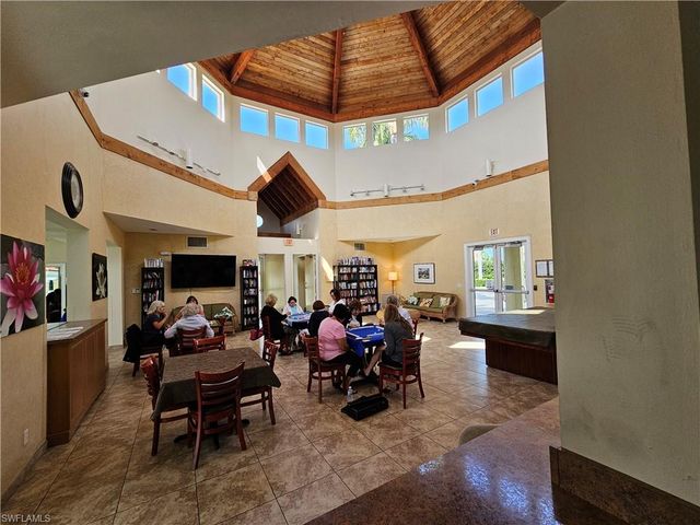 7761 Jewel LN 204, Naples, FL 34109