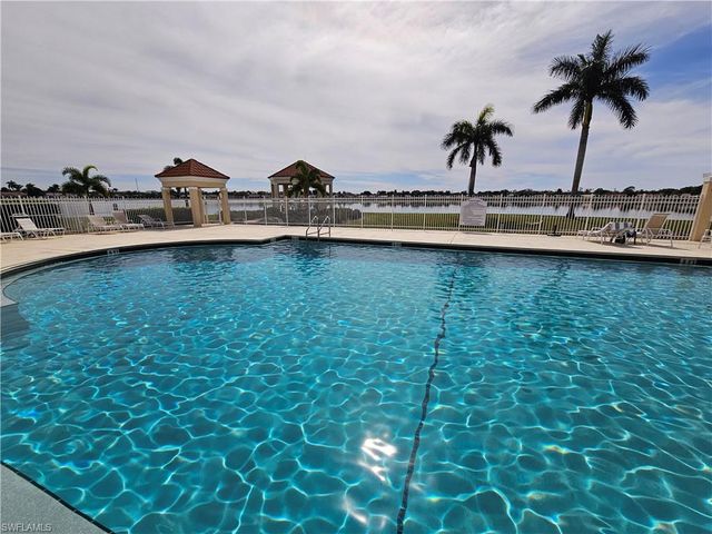 7761 Jewel LN 204, Naples, FL 34109