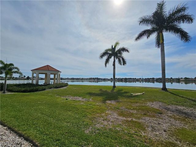 7761 Jewel LN 204, Naples, FL 34109