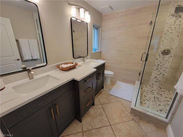 7761 Jewel LN 204, Naples, FL 34109