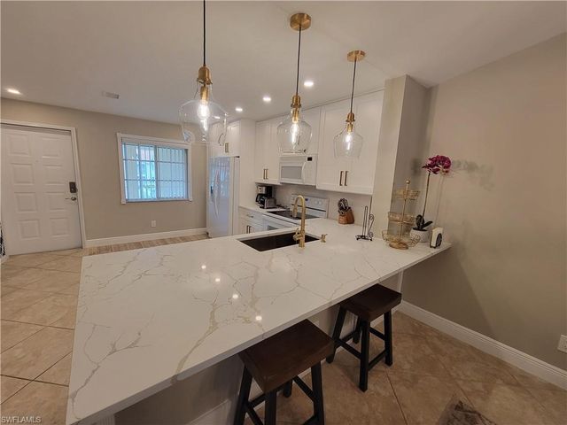 7761 Jewel LN 204, Naples, FL 34109