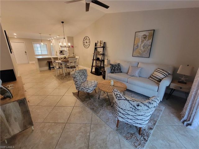 7761 Jewel LN 204, Naples, FL 34109