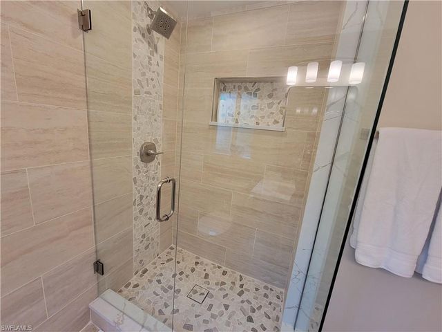 7761 Jewel LN 204, Naples, FL 34109