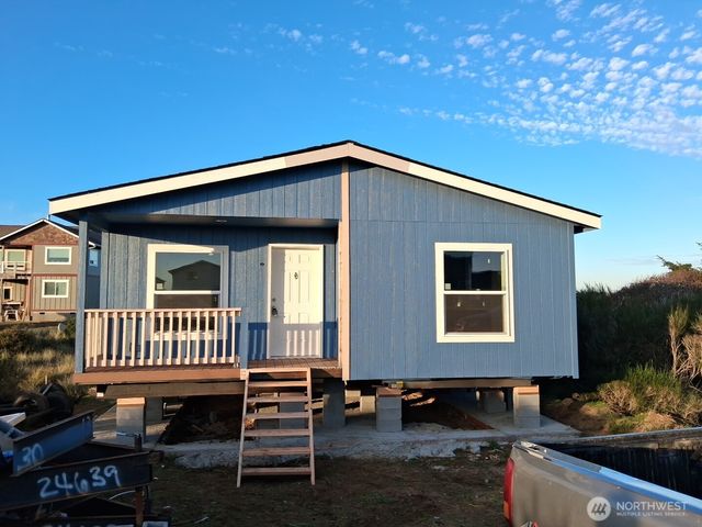 444 W Wind Street NW, Ocean Shores, WA 98569