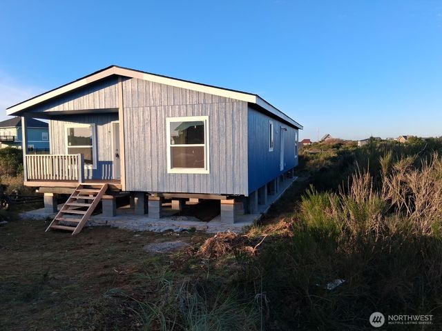 444 W Wind Street NW, Ocean Shores, WA 98569