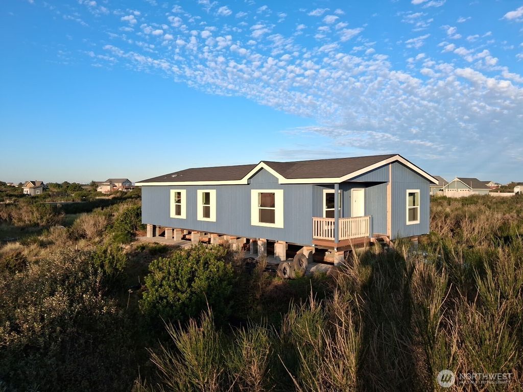 444 W Wind Street NW, Ocean Shores, WA 98569