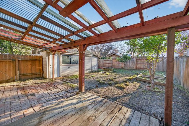 1828 Larkin Way, Sacramento, CA 95818