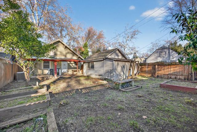 1828 Larkin Way, Sacramento, CA 95818