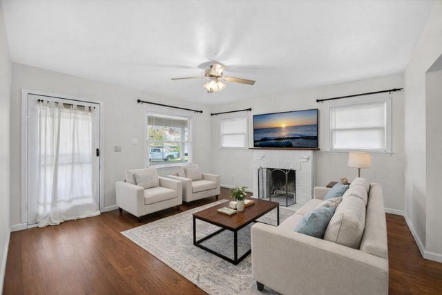 1828 Larkin Way, Sacramento, CA 95818