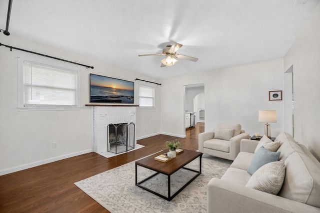 1828 Larkin Way, Sacramento, CA 95818