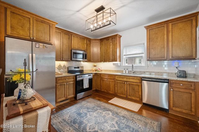 505 Wood Rd, Lyndon, KY 40222