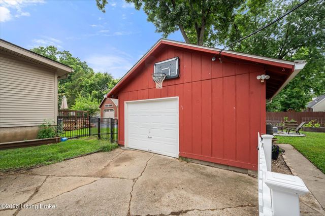 505 Wood Rd, Lyndon, KY 40222