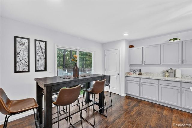 5382 Rural Terrace Court, Waterford, MI 48329