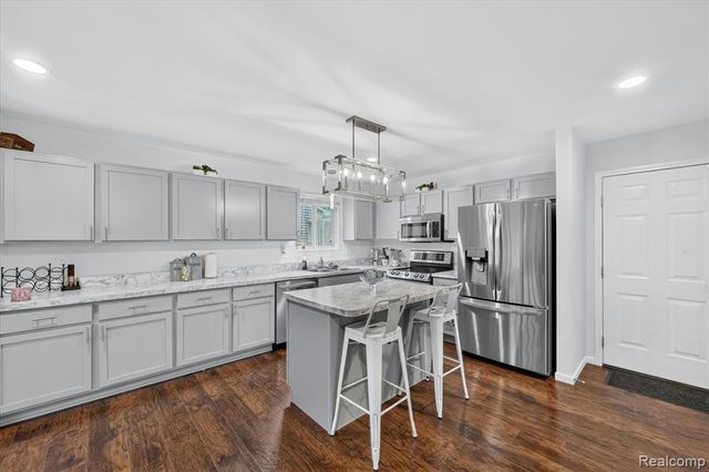 5382 Rural Terrace Court, Waterford, MI 48329