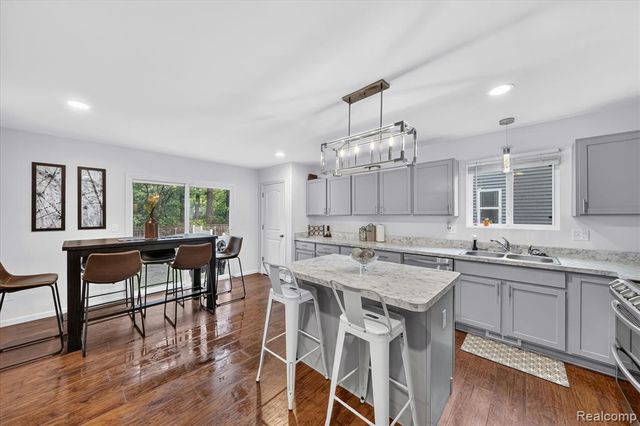 5382 Rural Terrace Court, Waterford, MI 48329
