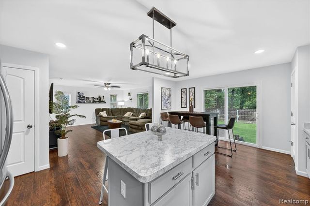 5382 Rural Terrace Court, Waterford, MI 48329