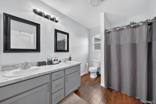 5382 Rural Terrace Court, Waterford, MI 48329