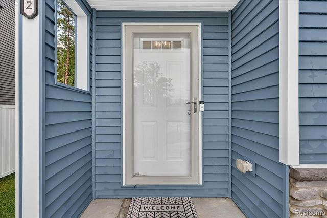 5382 Rural Terrace Court, Waterford, MI 48329