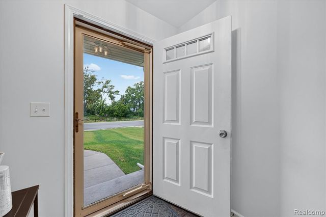 5382 Rural Terrace Court, Waterford, MI 48329