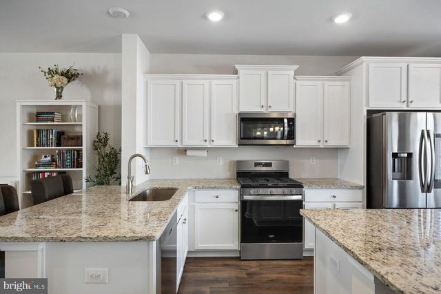 69 SISTER'S FARMSTEAD ROAD, Mount Laurel, NJ 08054