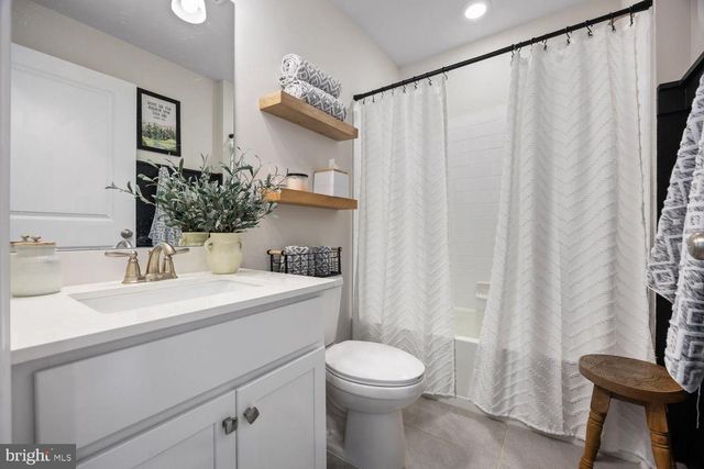 69 SISTER'S FARMSTEAD ROAD, Mount Laurel, NJ 08054