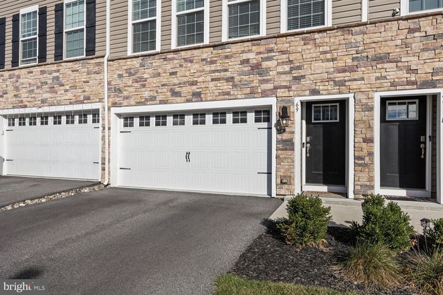 69 SISTER'S FARMSTEAD ROAD, Mount Laurel, NJ 08054