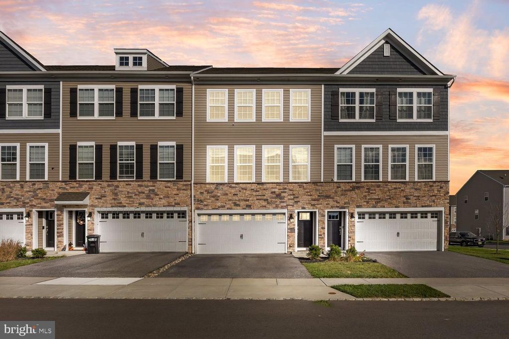 69 SISTER'S FARMSTEAD ROAD, Mount Laurel, NJ 08054