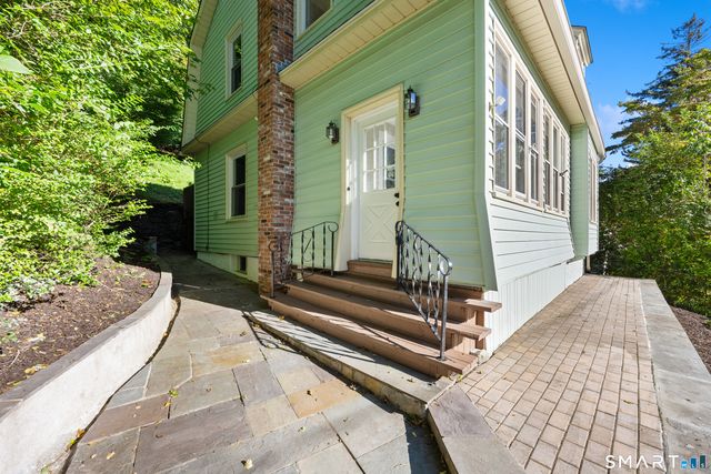 33 Monroe Street, Shelton, CT 06484