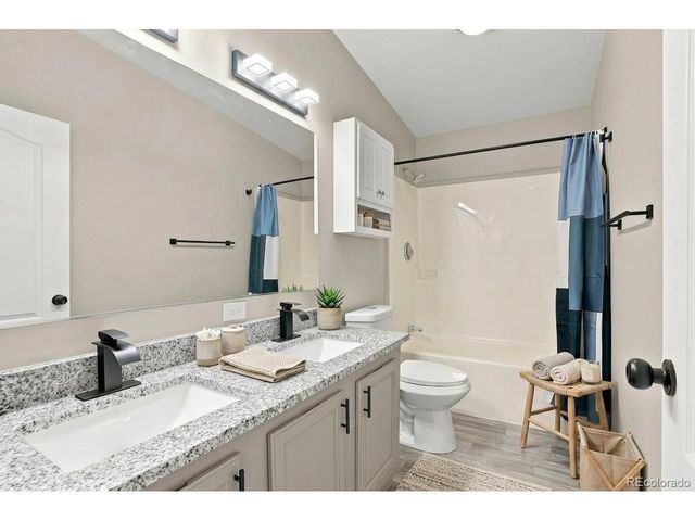 302 Apache Pl, Lochbuie, CO 80603