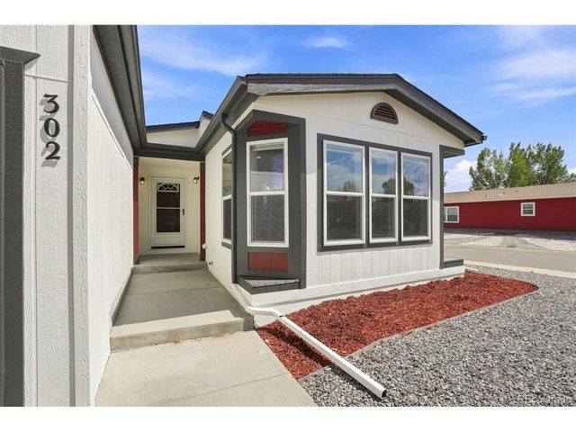 302 Apache Pl, Lochbuie, CO 80603