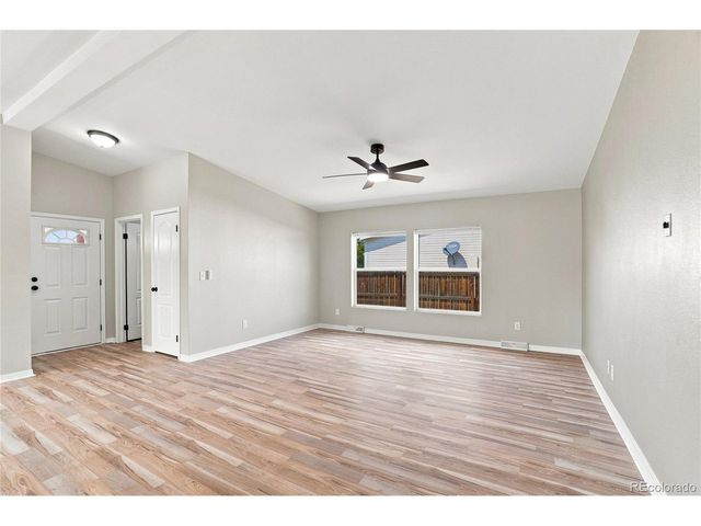 302 Apache Pl, Lochbuie, CO 80603