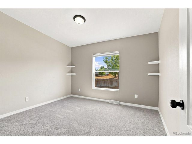 302 Apache Pl, Lochbuie, CO 80603