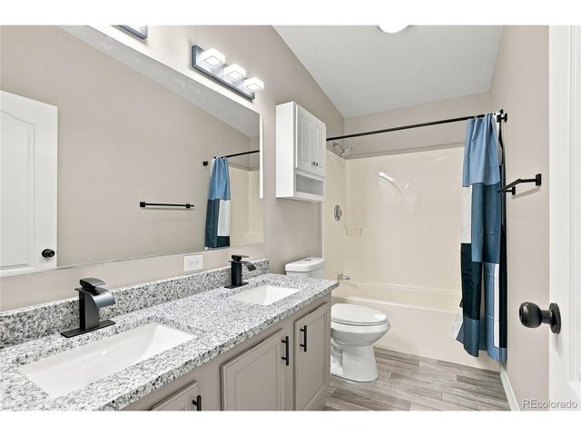 302 Apache Pl, Lochbuie, CO 80603