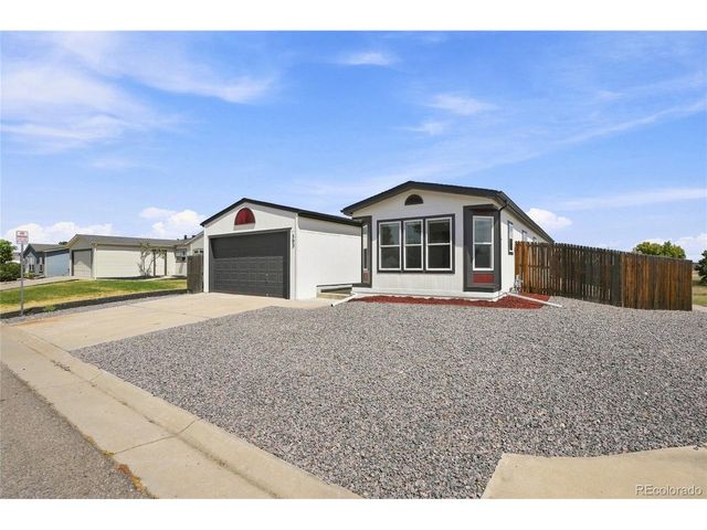 302 Apache Pl, Lochbuie, CO 80603