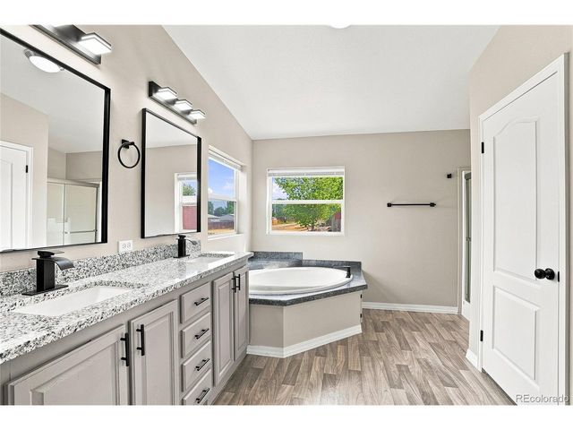 302 Apache Pl, Lochbuie, CO 80603