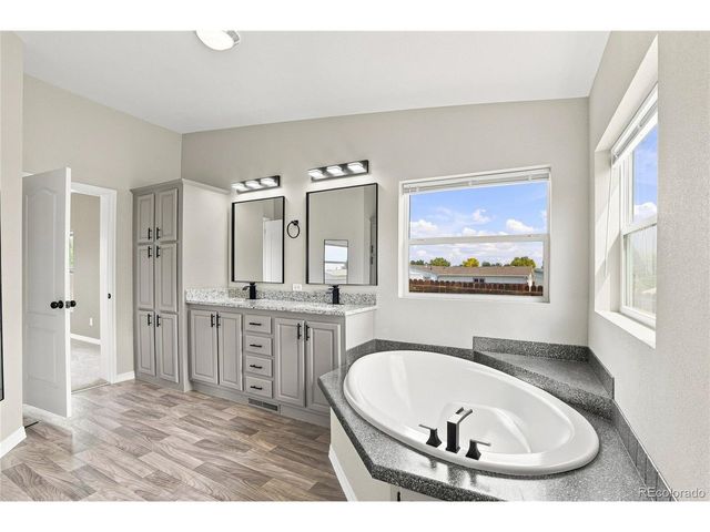 302 Apache Pl, Lochbuie, CO 80603