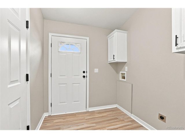 302 Apache Pl, Lochbuie, CO 80603