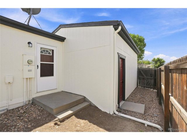 302 Apache Pl, Lochbuie, CO 80603