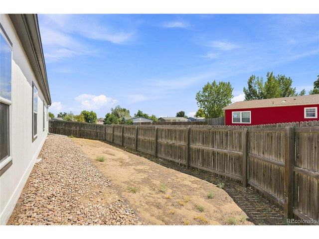 302 Apache Pl, Lochbuie, CO 80603